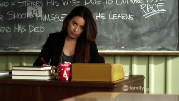Charmed-Online_dot_net-PrettyLittleLiars-215AHotPieceOfA00076.jpg