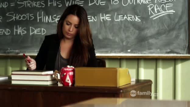 Charmed-Online_dot_net-PrettyLittleLiars-215AHotPieceOfA00078.jpg