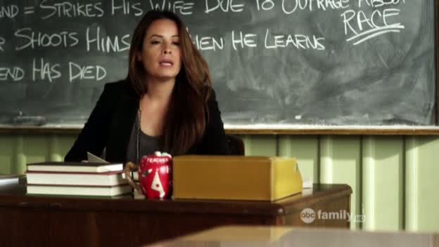 Charmed-Online_dot_net-PrettyLittleLiars-215AHotPieceOfA00080.jpg