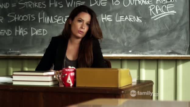 Charmed-Online_dot_net-PrettyLittleLiars-215AHotPieceOfA00084.jpg