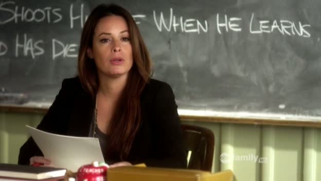 Charmed-Online_dot_net-PrettyLittleLiars-215AHotPieceOfA00090.jpg