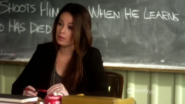 Charmed-Online_dot_net-PrettyLittleLiars-215AHotPieceOfA00092.jpg