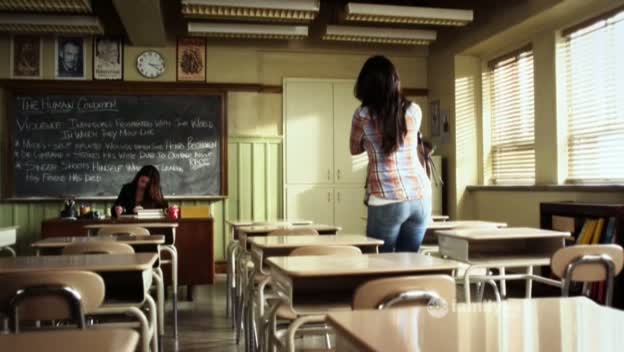 Charmed-Online_dot_net-PrettyLittleLiars-215AHotPieceOfA00101.jpg