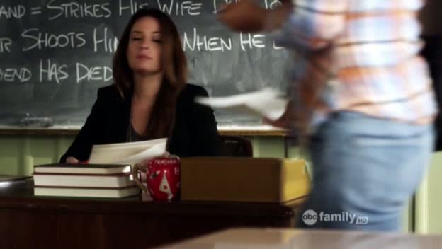Charmed-Online_dot_net-PrettyLittleLiars-215AHotPieceOfA00104.jpg