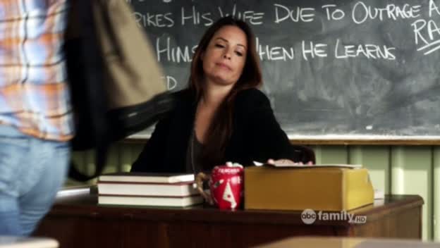 Charmed-Online_dot_net-PrettyLittleLiars-215AHotPieceOfA00105.jpg