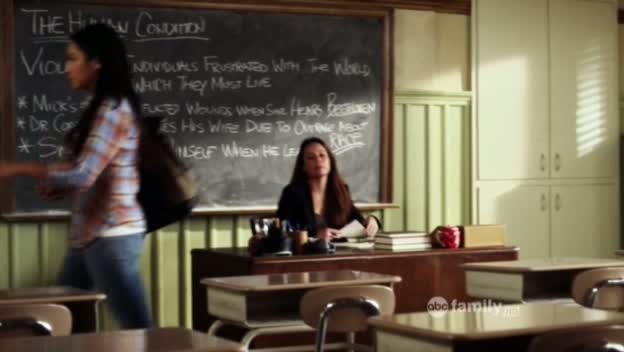 Charmed-Online_dot_net-PrettyLittleLiars-215AHotPieceOfA00106.jpg
