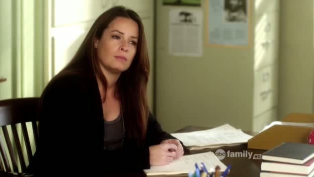 Charmed-Online_dot_net-PrettyLittleLiars-215AHotPieceOfA00116.jpg