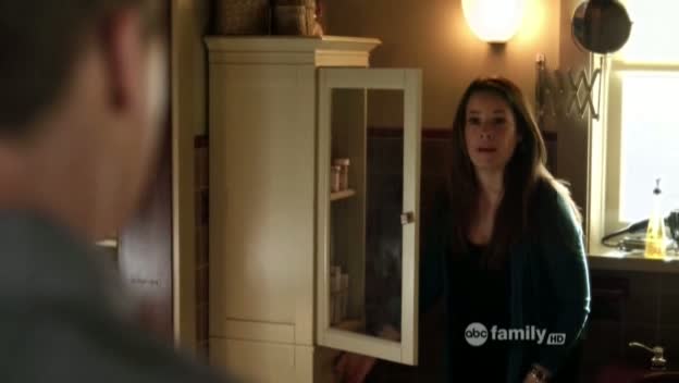 Charmed-Online_dot_net-PrettyLittleLiars-215AHotPieceOfA00123.jpg