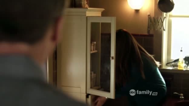 Charmed-Online_dot_net-PrettyLittleLiars-215AHotPieceOfA00124.jpg