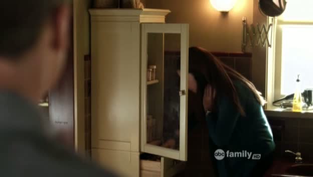 Charmed-Online_dot_net-PrettyLittleLiars-215AHotPieceOfA00126.jpg