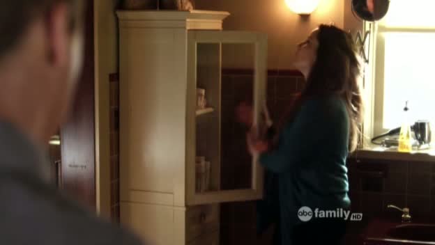 Charmed-Online_dot_net-PrettyLittleLiars-215AHotPieceOfA00127.jpg