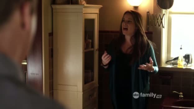 Charmed-Online_dot_net-PrettyLittleLiars-215AHotPieceOfA00129.jpg