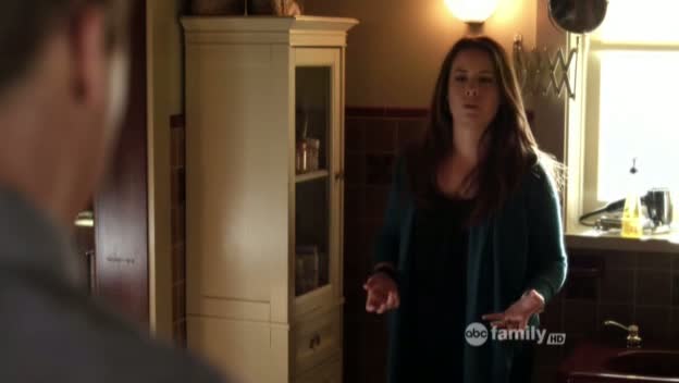 Charmed-Online_dot_net-PrettyLittleLiars-215AHotPieceOfA00130.jpg