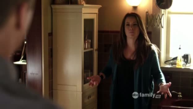Charmed-Online_dot_net-PrettyLittleLiars-215AHotPieceOfA00131.jpg