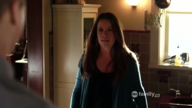 Charmed-Online_dot_net-PrettyLittleLiars-215AHotPieceOfA00135.jpg