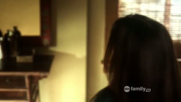 Charmed-Online_dot_net-PrettyLittleLiars-215AHotPieceOfA00140.jpg