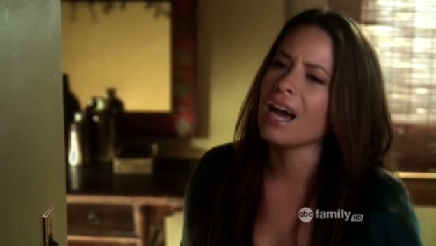 Charmed-Online_dot_net-PrettyLittleLiars-215AHotPieceOfA00148.jpg
