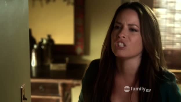 Charmed-Online_dot_net-PrettyLittleLiars-215AHotPieceOfA00151.jpg