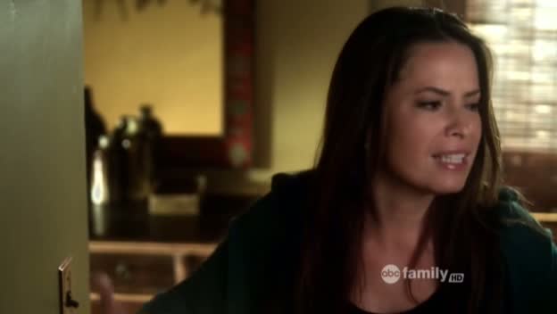 Charmed-Online_dot_net-PrettyLittleLiars-215AHotPieceOfA00154.jpg
