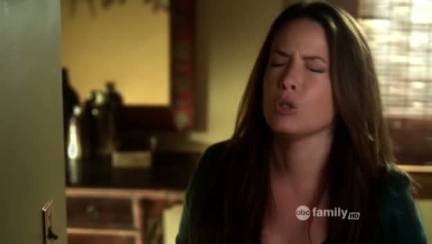 Charmed-Online_dot_net-PrettyLittleLiars-215AHotPieceOfA00155.jpg