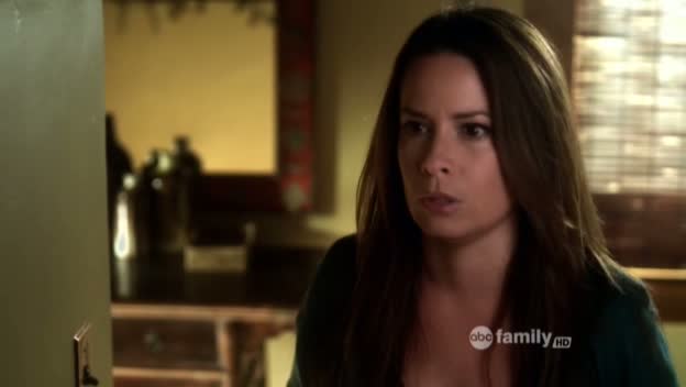 Charmed-Online_dot_net-PrettyLittleLiars-215AHotPieceOfA00161.jpg