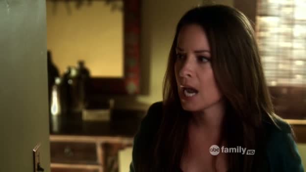 Charmed-Online_dot_net-PrettyLittleLiars-215AHotPieceOfA00162.jpg