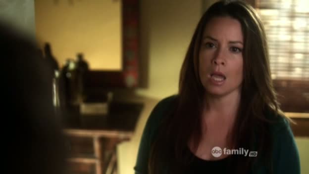 Charmed-Online_dot_net-PrettyLittleLiars-215AHotPieceOfA00168.jpg