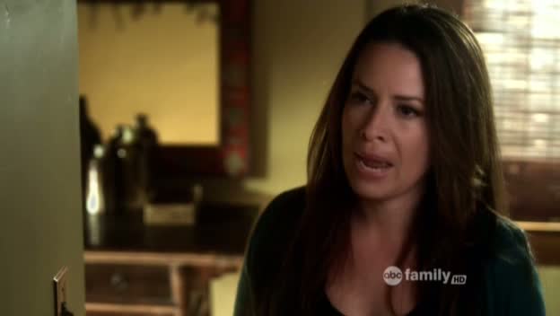 Charmed-Online_dot_net-PrettyLittleLiars-215AHotPieceOfA00176.jpg