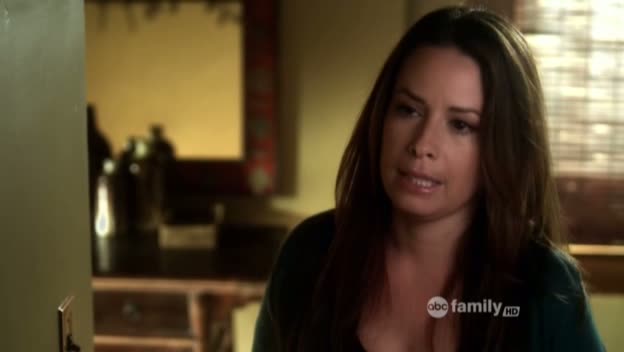 Charmed-Online_dot_net-PrettyLittleLiars-215AHotPieceOfA00178.jpg