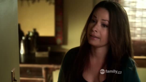 Charmed-Online_dot_net-PrettyLittleLiars-215AHotPieceOfA00180.jpg
