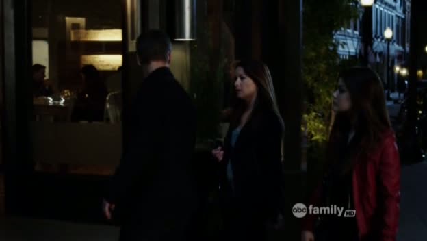 Charmed-Online_dot_net-PrettyLittleLiars-215AHotPieceOfA00188.jpg