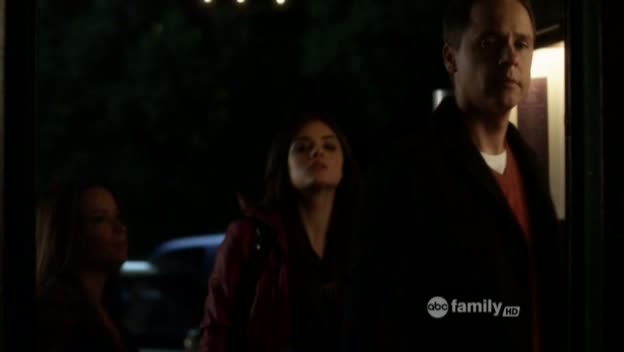 Charmed-Online_dot_net-PrettyLittleLiars-215AHotPieceOfA00190.jpg