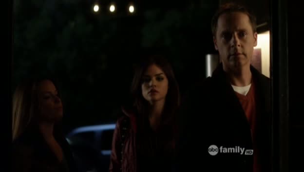 Charmed-Online_dot_net-PrettyLittleLiars-215AHotPieceOfA00191.jpg