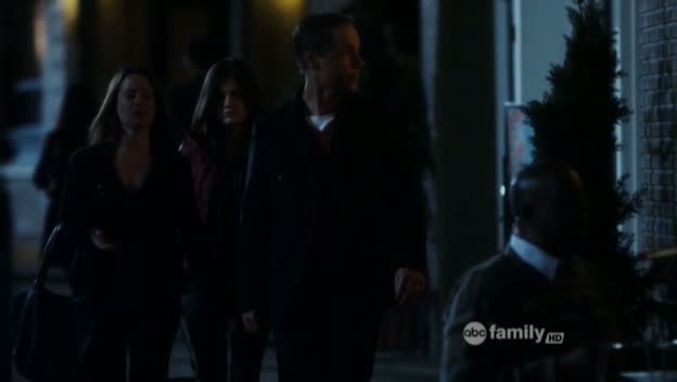 Charmed-Online_dot_net-PrettyLittleLiars-215AHotPieceOfA00207.jpg