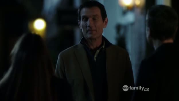 Charmed-Online_dot_net-PrettyLittleLiars-215AHotPieceOfA00223.jpg