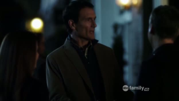 Charmed-Online_dot_net-PrettyLittleLiars-215AHotPieceOfA00224.jpg