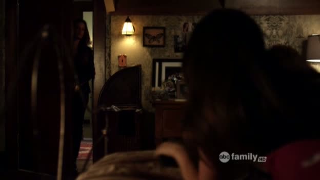 Charmed-Online_dot_net-PrettyLittleLiars-215AHotPieceOfA00231.jpg