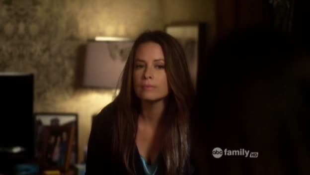 Charmed-Online_dot_net-PrettyLittleLiars-215AHotPieceOfA00236.jpg