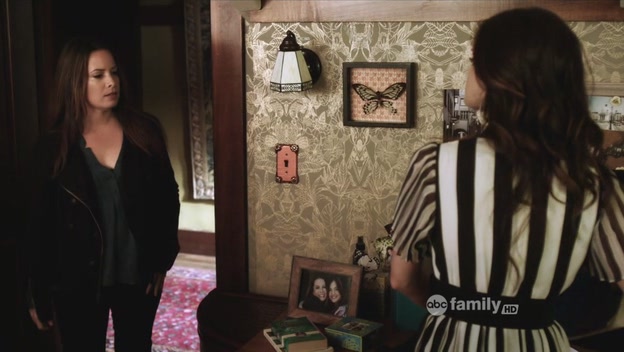 Charmed-Online_dot_net-PrettyLittleLiars-217TheBlondeLeadingTheBlind0001.jpg