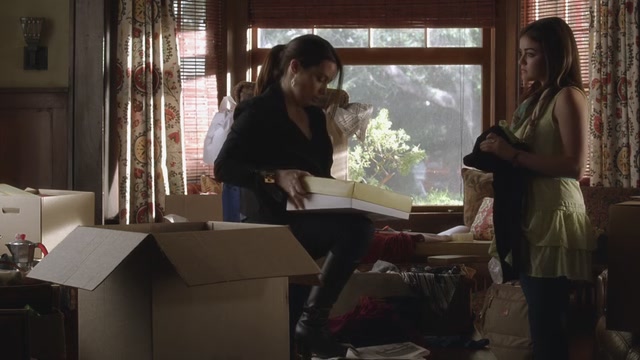 Charmed-Online_dot_net-PrettyLittleLiars-301ItHappenedThatNight1255.jpg