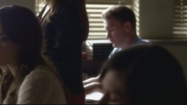 Charmed-Online_dot_net-PrettyLittleLiars-3x02BloodIsTheNewBlack0025.jpg