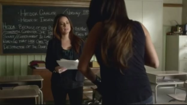 Charmed-Online_dot_net-PrettyLittleLiars-3x02BloodIsTheNewBlack1793.jpg