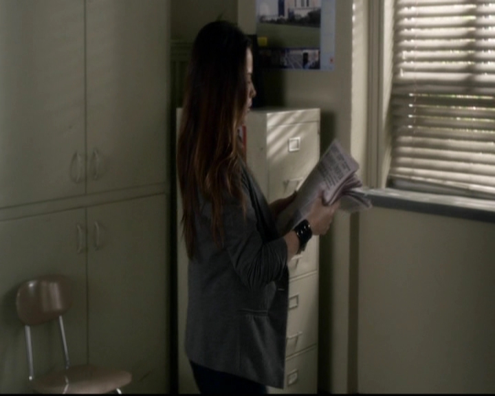 LucyHale-dot-nl_PrettyLittleLiars-3x15MonaMania0538.jpg