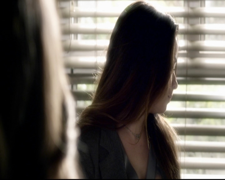 LucyHale-dot-nl_PrettyLittleLiars-3x15MonaMania0556.jpg