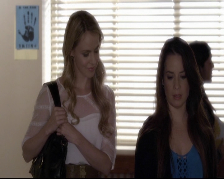 LucyHale-dot-nl_PrettyLittleLiars-3x16MyseryLovesCompany0744.jpg