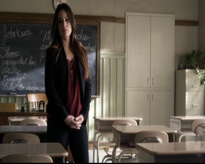 LucyHale-dot-nl_PrettyLittleLiars-3x20HotWater0760.jpg