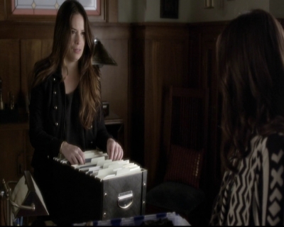 LucyHale-dot-nl_PrettyLittleLiars-3x21OutOfSightOutOfMind0855.jpg