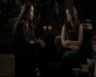 LucyHale-dot-nl_PrettyLittleLiars-3x21OutOfSightOutOfMind1724.jpg