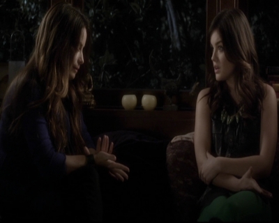 LucyHale-dot-nl_PrettyLittleLiars-3x21OutOfSightOutOfMind1747.jpg