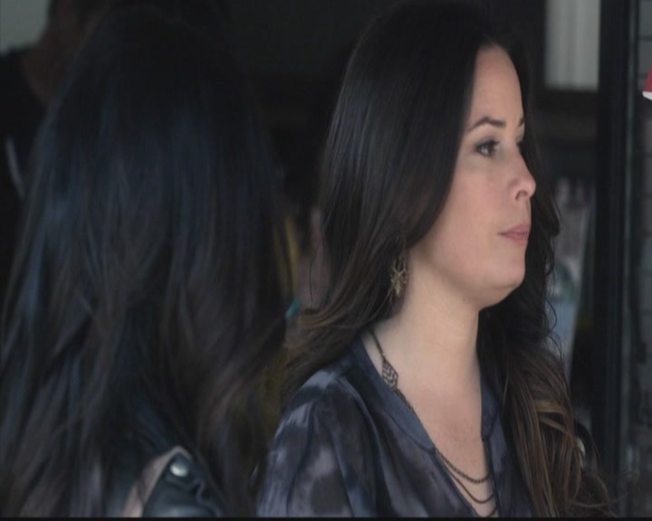 LucyHale-dot-nl_PrettyLittleLiars-4x03CatsCradle0451.jpg